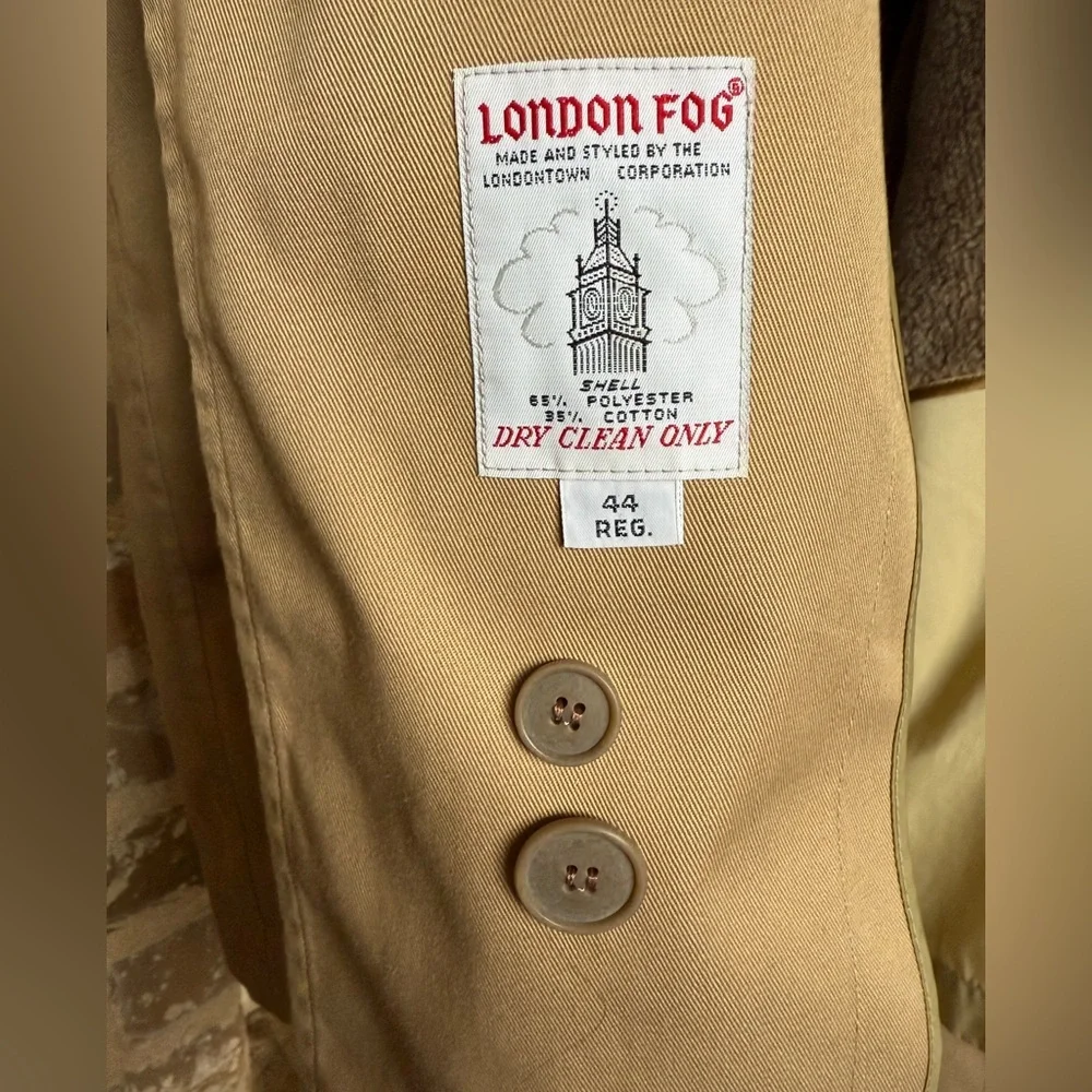 Vintage London Fog Tan Trench Coat Removable Zipped Lining Sz 44R Large - Picture 4 of 12